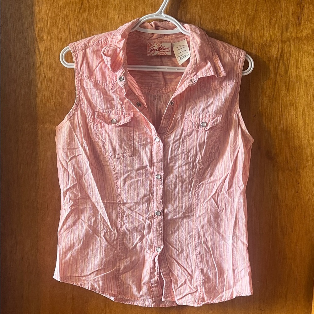 Levi Strauss Signiture Sleeveless Button-Down Shirt in Pink Large
